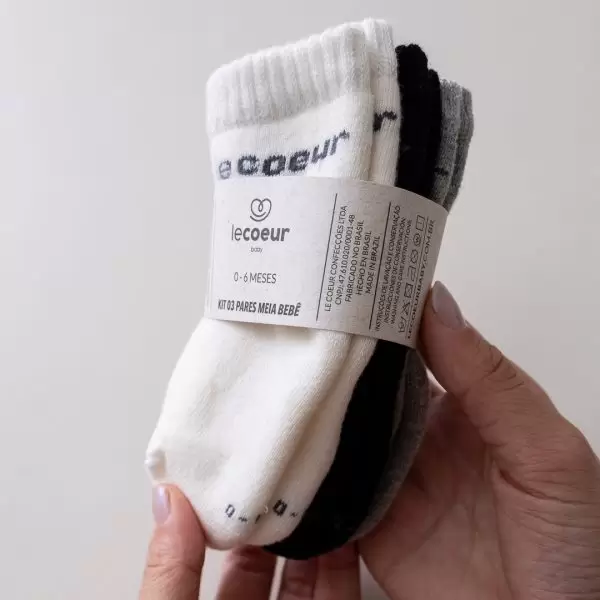 meia quentinha peluciada kit com 3 pares mescla preto e off white confortavel neutro unissex le coeur outono inverno varejo minimalista estiloso basico pratico facil moda bebe baby
