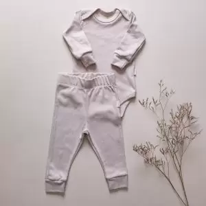 enxoval para bebe lista de enxoval maternidade dicas de maternidade mamae de primeira viagem recem nasciso puerperio amamentacao duvidas sobre maternidade gravidez parto cesaria parto natural dicas para o sono do bebe dicas de amamentacao primeiros passos do bebe macacão infantil, macacão bebe, malha 100% algodão, verão, baby, site confiável, primavera verão, peças infantis, moda infantil, roupa de criança, conjunto body manga curta infantil, unissex, le coeur, minimalista, Roupas de bebê, Roupas infantis, Moda bebê, Roupas para recém-nascido, loja de bebê online, Conjuntos de bebê, Roupa de bebê a preço acessível, Roupas de bebê em promoção, Roupas de bebê para o verão, Conjuntos de roupas de bebê, Roupas de bebê meia estação, Roupa que cresce junto com o bebê, calça para bebê, Macacão para bebê Camiseta bebê, Roupas de bebê Fáceis de trocar, Body bebê, Calça bebê, macacão com pezinho, Saída de maternidade, Roupa de bebê para sair da maternidade, Roupa para neném, Peças para neném maternidade sapatinho de bebe mantinha de bebe roupa de bebe menino roupa de bebe menina touca para bebe gorro para bebe pecas para aquecer o bebe inverno roupas de inverno para bebe Kit maternidade enxoval bebe completo kit bodyv e calça bebe kit saida de maternidade kit roupas de recem nascido calça bebe suedine algodao roupa de bebe confortavel enxoval bebe roupas infantis roupas para bebes preço calça bebe roupas personalizadas roupas de maternidade roupa de bebe confortaveis calça de bebe unissex