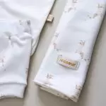 looks para bebe roupas de verao para bebe roupinhas fresquinhas para bebes 100 algodao malha algodao malha antialergica malha ecologica enxoval para bebe lista de enxoval maternidade dicas de maternidade mamae de primeira viagem recem nasciso puerperio amamentacao duvidas sobre maternidade gravidez parto cesaria parto natural dicas para o sono do bebe dicas de amamentacao primeiros passos do bebe macacão infantil, macacão bebe, malha 100% algodão, verão, baby, site confiável, primavera verão, peças infantis, moda infantil, roupa de criança, conjunto body manga curta infantil, unissex, le coeur, minimalista, Roupas de bebê, Roupas infantis, Moda bebê, Roupas para recém-nascido, loja de bebê online, Conjuntos de bebê, Roupa de bebê a preço acessível, Roupas de bebê em promoção, Roupas de bebê para o verão, Conjuntos de roupas de bebê, Roupas de bebê meia estação, Roupa que cresce junto com o bebê, calça para bebê, Macacão para bebê Camiseta bebê, Roupas de bebê Fáceis de trocar, Body bebê, Calça bebê, macacão com pezinho, Saída de maternidade, Roupa de bebê para sair da maternidade, Roupa para neném, Peças para neném maternidade sapatinho de bebe mantinha de bebe roupa de bebe menino roupa de bebe menina touca para bebe gorro para bebe pecas para aquecer o bebe inverno roupas de inverno para bebe Kit maternidade enxoval bebe completo kit bodyv e calça bebe kit saida de maternidade kit roupas de recem nascido calça bebe suedine algodao roupa de bebe confortavel enxoval bebe roupas infantis roupas para bebes preço calça bebe roupas personalizadas roupas de maternidade roupa de bebe confortaveis calça de bebe unissex