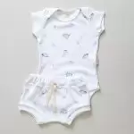 looks para bebe roupas de verao para bebe roupinhas fresquinhas para bebes 100 algodao malha algodao malha antialergica malha ecologica enxoval para bebe lista de enxoval maternidade dicas de maternidade mamae de primeira viagem recem nasciso puerperio amamentacao duvidas sobre maternidade gravidez parto cesaria parto natural dicas para o sono do bebe dicas de amamentacao primeiros passos do bebe macacão infantil, macacão bebe, malha 100% algodão, verão, baby, site confiável, primavera verão, peças infantis, moda infantil, roupa de criança, conjunto body manga curta infantil, unissex, le coeur, minimalista, Roupas de bebê, Roupas infantis, Moda bebê, Roupas para recém-nascido, loja de bebê online, Conjuntos de bebê, Roupa de bebê a preço acessível, Roupas de bebê em promoção, Roupas de bebê para o verão, Conjuntos de roupas de bebê, Roupas de bebê meia estação, Roupa que cresce junto com o bebê, calça para bebê, Macacão para bebê Camiseta bebê, Roupas de bebê Fáceis de trocar, Body bebê, Calça bebê, macacão com pezinho, Saída de maternidade, Roupa de bebê para sair da maternidade, Roupa para neném, Peças para neném maternidade sapatinho de bebe mantinha de bebe roupa de bebe menino roupa de bebe menina touca para bebe gorro para bebe pecas para aquecer o bebe inverno roupas de inverno para bebe Kit maternidade enxoval bebe completo kit bodyv e calça bebe kit saida de maternidade kit roupas de recem nascido calça bebe suedine algodao roupa de bebe confortavel enxoval bebe roupas infantis roupas para bebes preço calça bebe roupas personalizadas roupas de maternidade roupa de bebe confortaveis calça de bebe unissex