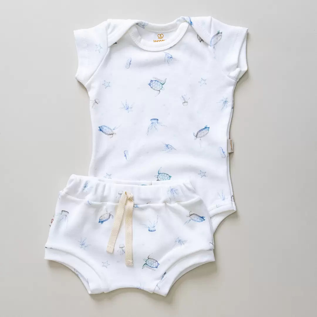 looks para bebe roupas de verao para bebe roupinhas fresquinhas para bebes 100 algodao malha algodao malha antialergica malha ecologica enxoval para bebe lista de enxoval maternidade dicas de maternidade mamae de primeira viagem recem nasciso puerperio amamentacao duvidas sobre maternidade gravidez parto cesaria parto natural dicas para o sono do bebe dicas de amamentacao primeiros passos do bebe macacão infantil, macacão bebe, malha 100% algodão, verão, baby, site confiável, primavera verão, peças infantis, moda infantil, roupa de criança, conjunto body manga curta infantil, unissex, le coeur, minimalista, Roupas de bebê, Roupas infantis, Moda bebê, Roupas para recém-nascido, loja de bebê online, Conjuntos de bebê, Roupa de bebê a preço acessível, Roupas de bebê em promoção, Roupas de bebê para o verão, Conjuntos de roupas de bebê, Roupas de bebê meia estação, Roupa que cresce junto com o bebê, calça para bebê, Macacão para bebê Camiseta bebê, Roupas de bebê Fáceis de trocar, Body bebê, Calça bebê, macacão com pezinho, Saída de maternidade, Roupa de bebê para sair da maternidade, Roupa para neném, Peças para neném maternidade sapatinho de bebe mantinha de bebe roupa de bebe menino roupa de bebe menina touca para bebe gorro para bebe pecas para aquecer o bebe inverno roupas de inverno para bebe Kit maternidade enxoval bebe completo kit bodyv e calça bebe kit saida de maternidade kit roupas de recem nascido calça bebe suedine algodao roupa de bebe confortavel enxoval bebe roupas infantis roupas para bebes preço calça bebe roupas personalizadas roupas de maternidade roupa de bebe confortaveis calça de bebe unissex