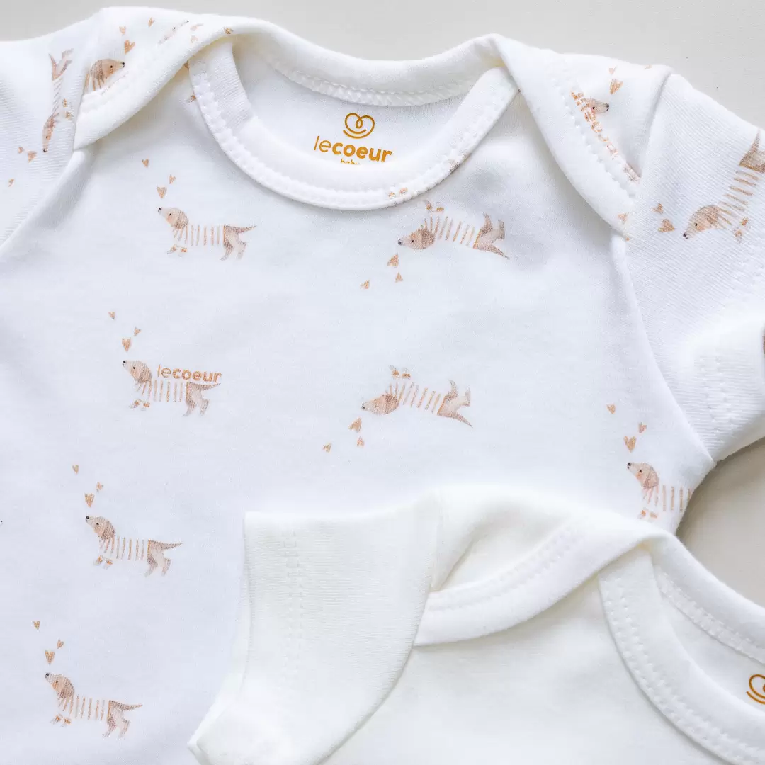 enxoval para bebe lista de enxoval maternidade dicas de maternidade mamae de primeira viagem recem nasciso puerperio amamentacao duvidas sobre maternidade gravidez parto cesaria parto natural dicas para o sono do bebe dicas de amamentacao primeiros passos do bebe macacão infantil, macacão bebe, malha 100% algodão, verão, baby, site confiável, primavera verão, peças infantis, moda infantil, roupa de criança, conjunto body manga curta infantil, unissex, le coeur, minimalista, Roupas de bebê, Roupas infantis, Moda bebê, Roupas para recém-nascido, loja de bebê online, Conjuntos de bebê, Roupa de bebê a preço acessível, Roupas de bebê em promoção, Roupas de bebê para o verão, Conjuntos de roupas de bebê, Roupas de bebê meia estação, Roupa que cresce junto com o bebê, calça para bebê, Macacão para bebê Camiseta bebê, Roupas de bebê Fáceis de trocar, Body bebê, Calça bebê, macacão com pezinho, Saída de maternidade, Roupa de bebê para sair da maternidade, Roupa para neném, Peças para neném maternidade sapatinho de bebe mantinha de bebe roupa de bebe menino roupa de bebe menina touca para bebe gorro para bebe pecas para aquecer o bebe inverno roupas de inverno para bebe Kit maternidade enxoval bebe completo kit bodyv e calça bebe kit saida de maternidade kit roupas de recem nascido calça bebe suedine algodao roupa de bebe confortavel enxoval bebe roupas infantis roupas para bebes preço calça bebe roupas personalizadas roupas de maternidade roupa de bebe confortaveis calça de bebe unissex