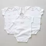 enxoval para bebe lista de enxoval maternidade dicas de maternidade mamae de primeira viagem recem nasciso puerperio amamentacao duvidas sobre maternidade gravidez parto cesaria parto natural dicas para o sono do bebe dicas de amamentacao primeiros passos do bebe macacão infantil, macacão bebe, malha 100% algodão, verão, baby, site confiável, primavera verão, peças infantis, moda infantil, roupa de criança, conjunto body manga curta infantil, unissex, le coeur, minimalista, Roupas de bebê, Roupas infantis, Moda bebê, Roupas para recém-nascido, loja de bebê online, Conjuntos de bebê, Roupa de bebê a preço acessível, Roupas de bebê em promoção, Roupas de bebê para o verão, Conjuntos de roupas de bebê, Roupas de bebê meia estação, Roupa que cresce junto com o bebê, calça para bebê, Macacão para bebê Camiseta bebê, Roupas de bebê Fáceis de trocar, Body bebê, Calça bebê, macacão com pezinho, Saída de maternidade, Roupa de bebê para sair da maternidade, Roupa para neném, Peças para neném maternidade sapatinho de bebe mantinha de bebe roupa de bebe menino roupa de bebe menina touca para bebe gorro para bebe pecas para aquecer o bebe inverno roupas de inverno para bebe Kit maternidade enxoval bebe completo kit bodyv e calça bebe kit saida de maternidade kit roupas de recem nascido calça bebe suedine algodao roupa de bebe confortavel enxoval bebe roupas infantis roupas para bebes preço calça bebe roupas personalizadas roupas de maternidade roupa de bebe confortaveis calça de bebe unissex