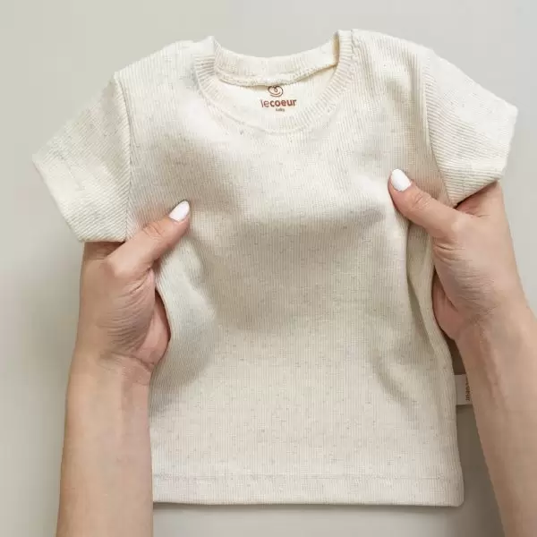 enxoval para bebê, lista de enxoval maternidade, dicas de maternidade, mamãe de primeira viagem, recém-nascido, puerpério, amamentação, dúvidas sobre maternidade, gravidez, parto, cesárea, parto natural, dicas para o sono do bebê, primeiros passos do bebê, macacão infantil, macacão bebê, malha 100% algodão, verão, primavera verão, baby, site confiável, peças infantis, moda infantil, roupa de criança, conjunto body manga curta infantil, unissex, Le Coeur, minimalista, roupas de bebê, roupas infantis, moda bebê, roupas para recém-nascido, loja de bebê online, conjuntos de bebê, roupa de bebê a preço acessível, roupas de bebê em promoção, roupas de bebê para o verão, conjuntos de roupas de bebê, roupas de bebê meia estação, roupa que cresce junto com o bebê, calça para bebê, macacão para bebê, camiseta bebê, roupas de bebê fáceis de trocar, body bebê, calça bebê, macacão com pezinho, saída de maternidade, roupa de bebê para sair da maternidade, roupa para neném, peças para neném maternidade, sapatinho de bebê, mantinha de bebê, roupa de bebê menino, roupa de bebê menina, touca para bebê, gorro para bebê, peças para aquecer o bebê, inverno, roupas de inverno para bebê, kit maternidade, enxoval bebê completo, kit body e calça bebê, kit saída de maternidade, kit roupas de recém-nascido, calça bebê suedine algodão, roupa de bebê confortável, enxoval bebê, roupas infantis, roupas para bebês preço, calça bebê, roupas personalizadas, roupas de maternidade, roupas de bebê confortáveis, calça de bebê unissex, ideias para mesversário, dicas de amamentação, quarto de bebê, decoração para quarto de bebê, malha leve e respirável, feito em algodão, confortável, maciez, moderna e estilosa, peças meia estação, enxoval completo para bebê, o que levar na mala da maternidade, lista enxoval maternidade atualizada, enxoval prático para recém-nascido, itens essenciais do enxoval, enxoval para mamãe e bebê, bolsa maternidade organizada, maternidade real, maternidade leve, maternidade na prática, dicas para mamães de primeira viagem, cuidados com o bebê recém-nascido, o que comprar antes do nascimento, roupinhas para maternidade, enxoval minimalista, enxoval sustentável para bebê, roupas fresquinhas para bebê, moda bebê verão, roupa leve para dias quentes, conjuntinho de verão bebê, roupas de bebê respiráveis, tecidos leves para o calor, roupas de bebê para meia-estação, looks de verão para bebê, conforto térmico para o bebê, roupa de bebê para clima quente, kit verão bebê, looks básicos de verão, roupas de bebê para passear, roupas de bebê para o dia a dia, roupas de bebê 100% algodão, algodão macio para bebê, roupas de bebê hipoalergênicas, tecidos naturais para bebê, roupas sem poliéster, malha respirável para bebê, roupas seguras para a pele do bebê, conforto e maciez para o bebê, roupas que não irritam a pele, roupas duráveis e confortáveis, roupas que acompanham o crescimento, qualidade premium infantil, roupas com toque suave, body de algodão para bebê, body manga curta bebê verão, calça bebê algodão, macacão leve para recém-nascido, conjunto bebê minimalista, roupas básicas para bebê, roupas neutras unissex, roupinhas para bebê menino e menina, kit body e calça bebê, kit roupas para recém-nascido, saída maternidade algodão, roupas práticas para trocar, roupas para o enxoval do bebê, roupas para dormir o bebê, pijaminha bebê, roupa para o bebê dormir confortável, amor em cada detalhe, feito com carinho para o bebê, cada fase com conforto, roupas para momentos especiais, estilo minimalista infantil, conforto que abraça, roupas que acompanham o crescimento, moda infantil afetiva, roupas pensadas para o dia a dia da mamãe.