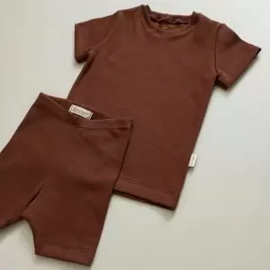 enxoval para bebê, lista de enxoval maternidade, dicas de maternidade, mamãe de primeira viagem, recém-nascido, puerpério, amamentação, dúvidas sobre maternidade, gravidez, parto, cesárea, parto natural, dicas para o sono do bebê, primeiros passos do bebê, macacão infantil, macacão bebê, malha 100% algodão, verão, primavera verão, baby, site confiável, peças infantis, moda infantil, roupa de criança, conjunto body manga curta infantil, unissex, Le Coeur, minimalista, roupas de bebê, roupas infantis, moda bebê, roupas para recém-nascido, loja de bebê online, conjuntos de bebê, roupa de bebê a preço acessível, roupas de bebê em promoção, roupas de bebê para o verão, conjuntos de roupas de bebê, roupas de bebê meia estação, roupa que cresce junto com o bebê, calça para bebê, macacão para bebê, camiseta bebê, roupas de bebê fáceis de trocar, body bebê, calça bebê, macacão com pezinho, saída de maternidade, roupa de bebê para sair da maternidade, roupa para neném, peças para neném maternidade, sapatinho de bebê, mantinha de bebê, roupa de bebê menino, roupa de bebê menina, touca para bebê, gorro para bebê, peças para aquecer o bebê, inverno, roupas de inverno para bebê, kit maternidade, enxoval bebê completo, kit body e calça bebê, kit saída de maternidade, kit roupas de recém-nascido, calça bebê suedine algodão, roupa de bebê confortável, enxoval bebê, roupas infantis, roupas para bebês preço, calça bebê, roupas personalizadas, roupas de maternidade, roupas de bebê confortáveis, calça de bebê unissex, ideias para mesversário, dicas de amamentação, quarto de bebê, decoração para quarto de bebê, malha leve e respirável, feito em algodão, confortável, maciez, moderna e estilosa, peças meia estação, enxoval completo para bebê, o que levar na mala da maternidade, lista enxoval maternidade atualizada, enxoval prático para recém-nascido, itens essenciais do enxoval, enxoval para mamãe e bebê, bolsa maternidade organizada, maternidade real, maternidade leve, maternidade na prática, dicas para mamães de primeira viagem, cuidados com o bebê recém-nascido, o que comprar antes do nascimento, roupinhas para maternidade, enxoval minimalista, enxoval sustentável para bebê, roupas fresquinhas para bebê, moda bebê verão, roupa leve para dias quentes, conjuntinho de verão bebê, roupas de bebê respiráveis, tecidos leves para o calor, roupas de bebê para meia-estação, looks de verão para bebê, conforto térmico para o bebê, roupa de bebê para clima quente, kit verão bebê, looks básicos de verão, roupas de bebê para passear, roupas de bebê para o dia a dia, roupas de bebê 100% algodão, algodão macio para bebê, roupas de bebê hipoalergênicas, tecidos naturais para bebê, roupas sem poliéster, malha respirável para bebê, roupas seguras para a pele do bebê, conforto e maciez para o bebê, roupas que não irritam a pele, roupas duráveis e confortáveis, roupas que acompanham o crescimento, qualidade premium infantil, roupas com toque suave, body de algodão para bebê, body manga curta bebê verão, calça bebê algodão, macacão leve para recém-nascido, conjunto bebê minimalista, roupas básicas para bebê, roupas neutras unissex, roupinhas para bebê menino e menina, kit body e calça bebê, kit roupas para recém-nascido, saída maternidade algodão, roupas práticas para trocar, roupas para o enxoval do bebê, roupas para dormir o bebê, pijaminha bebê, roupa para o bebê dormir confortável, amor em cada detalhe, feito com carinho para o bebê, cada fase com conforto, roupas para momentos especiais, estilo minimalista infantil, conforto que abraça, roupas que acompanham o crescimento, moda infantil afetiva, roupas pensadas para o dia a dia da mamãe.