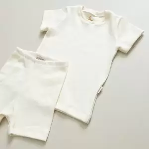 enxoval para bebê, lista de enxoval maternidade, dicas de maternidade, mamãe de primeira viagem, recém-nascido, puerpério, amamentação, dúvidas sobre maternidade, gravidez, parto, cesárea, parto natural, dicas para o sono do bebê, primeiros passos do bebê, macacão infantil, macacão bebê, malha 100% algodão, verão, primavera verão, baby, site confiável, peças infantis, moda infantil, roupa de criança, conjunto body manga curta infantil, unissex, Le Coeur, minimalista, roupas de bebê, roupas infantis, moda bebê, roupas para recém-nascido, loja de bebê online, conjuntos de bebê, roupa de bebê a preço acessível, roupas de bebê em promoção, roupas de bebê para o verão, conjuntos de roupas de bebê, roupas de bebê meia estação, roupa que cresce junto com o bebê, calça para bebê, macacão para bebê, camiseta bebê, roupas de bebê fáceis de trocar, body bebê, calça bebê, macacão com pezinho, saída de maternidade, roupa de bebê para sair da maternidade, roupa para neném, peças para neném maternidade, sapatinho de bebê, mantinha de bebê, roupa de bebê menino, roupa de bebê menina, touca para bebê, gorro para bebê, peças para aquecer o bebê, inverno, roupas de inverno para bebê, kit maternidade, enxoval bebê completo, kit body e calça bebê, kit saída de maternidade, kit roupas de recém-nascido, calça bebê suedine algodão, roupa de bebê confortável, enxoval bebê, roupas infantis, roupas para bebês preço, calça bebê, roupas personalizadas, roupas de maternidade, roupas de bebê confortáveis, calça de bebê unissex, ideias para mesversário, dicas de amamentação, quarto de bebê, decoração para quarto de bebê, malha leve e respirável, feito em algodão, confortável, maciez, moderna e estilosa, peças meia estação, enxoval completo para bebê, o que levar na mala da maternidade, lista enxoval maternidade atualizada, enxoval prático para recém-nascido, itens essenciais do enxoval, enxoval para mamãe e bebê, bolsa maternidade organizada, maternidade real, maternidade leve, maternidade na prática, dicas para mamães de primeira viagem, cuidados com o bebê recém-nascido, o que comprar antes do nascimento, roupinhas para maternidade, enxoval minimalista, enxoval sustentável para bebê, roupas fresquinhas para bebê, moda bebê verão, roupa leve para dias quentes, conjuntinho de verão bebê, roupas de bebê respiráveis, tecidos leves para o calor, roupas de bebê para meia-estação, looks de verão para bebê, conforto térmico para o bebê, roupa de bebê para clima quente, kit verão bebê, looks básicos de verão, roupas de bebê para passear, roupas de bebê para o dia a dia, roupas de bebê 100% algodão, algodão macio para bebê, roupas de bebê hipoalergênicas, tecidos naturais para bebê, roupas sem poliéster, malha respirável para bebê, roupas seguras para a pele do bebê, conforto e maciez para o bebê, roupas que não irritam a pele, roupas duráveis e confortáveis, roupas que acompanham o crescimento, qualidade premium infantil, roupas com toque suave, body de algodão para bebê, body manga curta bebê verão, calça bebê algodão, macacão leve para recém-nascido, conjunto bebê minimalista, roupas básicas para bebê, roupas neutras unissex, roupinhas para bebê menino e menina, kit body e calça bebê, kit roupas para recém-nascido, saída maternidade algodão, roupas práticas para trocar, roupas para o enxoval do bebê, roupas para dormir o bebê, pijaminha bebê, roupa para o bebê dormir confortável, amor em cada detalhe, feito com carinho para o bebê, cada fase com conforto, roupas para momentos especiais, estilo minimalista infantil, conforto que abraça, roupas que acompanham o crescimento, moda infantil afetiva, roupas pensadas para o dia a dia da mamãe.