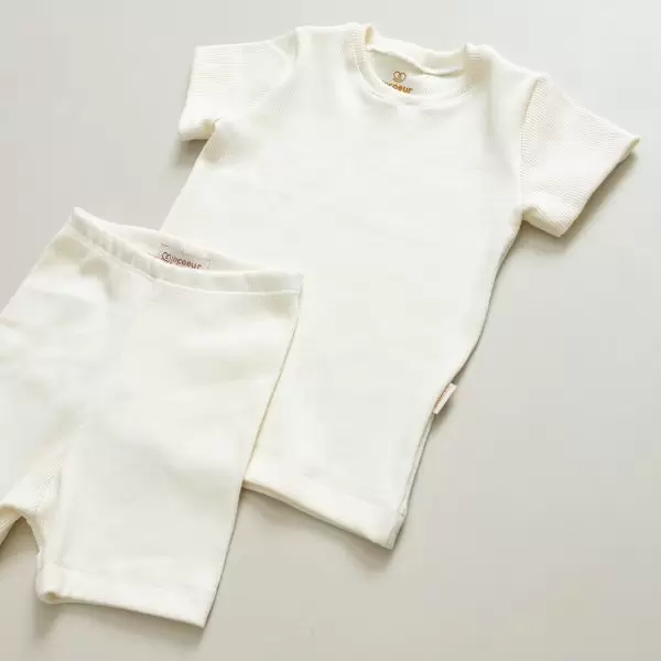 enxoval para bebê, lista de enxoval maternidade, dicas de maternidade, mamãe de primeira viagem, recém-nascido, puerpério, amamentação, dúvidas sobre maternidade, gravidez, parto, cesárea, parto natural, dicas para o sono do bebê, primeiros passos do bebê, macacão infantil, macacão bebê, malha 100% algodão, verão, primavera verão, baby, site confiável, peças infantis, moda infantil, roupa de criança, conjunto body manga curta infantil, unissex, Le Coeur, minimalista, roupas de bebê, roupas infantis, moda bebê, roupas para recém-nascido, loja de bebê online, conjuntos de bebê, roupa de bebê a preço acessível, roupas de bebê em promoção, roupas de bebê para o verão, conjuntos de roupas de bebê, roupas de bebê meia estação, roupa que cresce junto com o bebê, calça para bebê, macacão para bebê, camiseta bebê, roupas de bebê fáceis de trocar, body bebê, calça bebê, macacão com pezinho, saída de maternidade, roupa de bebê para sair da maternidade, roupa para neném, peças para neném maternidade, sapatinho de bebê, mantinha de bebê, roupa de bebê menino, roupa de bebê menina, touca para bebê, gorro para bebê, peças para aquecer o bebê, inverno, roupas de inverno para bebê, kit maternidade, enxoval bebê completo, kit body e calça bebê, kit saída de maternidade, kit roupas de recém-nascido, calça bebê suedine algodão, roupa de bebê confortável, enxoval bebê, roupas infantis, roupas para bebês preço, calça bebê, roupas personalizadas, roupas de maternidade, roupas de bebê confortáveis, calça de bebê unissex, ideias para mesversário, dicas de amamentação, quarto de bebê, decoração para quarto de bebê, malha leve e respirável, feito em algodão, confortável, maciez, moderna e estilosa, peças meia estação, enxoval completo para bebê, o que levar na mala da maternidade, lista enxoval maternidade atualizada, enxoval prático para recém-nascido, itens essenciais do enxoval, enxoval para mamãe e bebê, bolsa maternidade organizada, maternidade real, maternidade leve, maternidade na prática, dicas para mamães de primeira viagem, cuidados com o bebê recém-nascido, o que comprar antes do nascimento, roupinhas para maternidade, enxoval minimalista, enxoval sustentável para bebê, roupas fresquinhas para bebê, moda bebê verão, roupa leve para dias quentes, conjuntinho de verão bebê, roupas de bebê respiráveis, tecidos leves para o calor, roupas de bebê para meia-estação, looks de verão para bebê, conforto térmico para o bebê, roupa de bebê para clima quente, kit verão bebê, looks básicos de verão, roupas de bebê para passear, roupas de bebê para o dia a dia, roupas de bebê 100% algodão, algodão macio para bebê, roupas de bebê hipoalergênicas, tecidos naturais para bebê, roupas sem poliéster, malha respirável para bebê, roupas seguras para a pele do bebê, conforto e maciez para o bebê, roupas que não irritam a pele, roupas duráveis e confortáveis, roupas que acompanham o crescimento, qualidade premium infantil, roupas com toque suave, body de algodão para bebê, body manga curta bebê verão, calça bebê algodão, macacão leve para recém-nascido, conjunto bebê minimalista, roupas básicas para bebê, roupas neutras unissex, roupinhas para bebê menino e menina, kit body e calça bebê, kit roupas para recém-nascido, saída maternidade algodão, roupas práticas para trocar, roupas para o enxoval do bebê, roupas para dormir o bebê, pijaminha bebê, roupa para o bebê dormir confortável, amor em cada detalhe, feito com carinho para o bebê, cada fase com conforto, roupas para momentos especiais, estilo minimalista infantil, conforto que abraça, roupas que acompanham o crescimento, moda infantil afetiva, roupas pensadas para o dia a dia da mamãe.