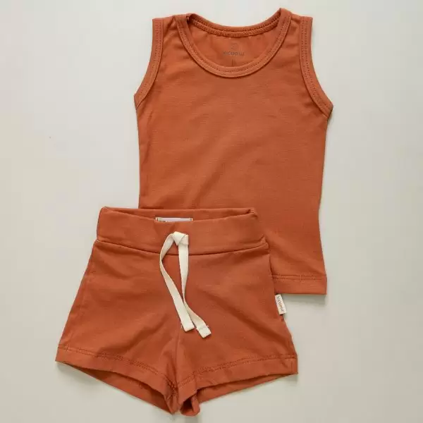 Conjunto Bebê Unissex Regata e Shorts Terracota enxoval para bebe lista de enxoval maternidade dicas de maternidade mamae de primeira viagem recem nasciso puerperio amamentacao duvidas sobre maternidade gravidez parto cesaria parto natural dicas para o sono do bebe dicas de amamentacao primeiros passos do bebe macacão infantil, macacão bebe, malha 100% algodão, verão, baby, site confiável, primavera verão, peças infantis, moda infantil, roupa de criança, conjunto body manga curta infantil, unissex, le coeur, minimalista, Roupas de bebê, Roupas infantis, Moda bebê, Roupas para recém-nascido, loja de bebê online, Conjuntos de bebê, Roupa de bebê a preço acessível, Roupas de bebê em promoção, Roupas de bebê para o verão, Conjuntos de roupas de bebê, Roupas de bebê meia estação, Roupa que cresce junto com o bebê, calça para bebê, Macacão para bebê Camiseta bebê, Roupas de bebê Fáceis de trocar, Body bebê, Calça bebê, macacão com pezinho, Saída de maternidade, Roupa de bebê para sair da maternidade, Roupa para neném, Peças para neném maternidade sapatinho de bebe mantinha de bebe roupa de bebe menino roupa de bebe menina touca para bebe gorro para bebe pecas para aquecer o bebe inverno roupas de inverno para bebe Kit maternidade enxoval bebe completo kit bodyv e calça bebe kit saida de maternidade kit roupas de recem nascido calça bebe suedine algodao roupa de bebe confortavel enxoval bebe roupas infantis roupas para bebes preço calça bebe roupas personalizadas roupas de maternidade roupa de bebe confortaveis calça de bebe unissex mala de bebe saida de maternidade saida maternidade cha revelacao temas para cha revelaçao temas de aniversario de bebe enxoval para bebe enxoval completo bebe prematuro bebe recem nascido dicas de amamentaçao exames na gravidez o que evitar na gravidezenxoval para bebe lista de enxoval maternidade dicas de maternidade mamae de primeira viagem recem nasciso puerperio amamentacao duvidas sobre maternidade gravidez parto cesaria parto natural dicas para o sono do bebe dicas de amamentacao primeiros passos do bebe macacão infantil, macacão bebe, malha 100% algodão, verão, baby, site confiável, primavera verão, peças infantis, moda infantil, roupa de criança, conjunto body manga curta infantil, unissex, le coeur, minimalista, Roupas de bebê, Roupas infantis, Moda bebê, Roupas para recém-nascido, loja de bebê online, Conjuntos de bebê, Roupa de bebê a preço acessível, Roupas de bebê em promoção, Roupas de bebê para o verão, Conjuntos de roupas de bebê, Roupas de bebê meia estação, Roupa que cresce junto com o bebê, calça para bebê, Macacão para bebê Camiseta bebê, Roupas de bebê Fáceis de trocar, Body bebê, Calça bebê, macacão com pezinho, Saída de maternidade, Roupa de bebê para sair da maternidade, Roupa para neném, Peças para neném maternidade sapatinho de bebe mantinha de bebe roupa de bebe menino roupa de bebe menina touca para bebe gorro para bebe pecas para aquecer o bebe inverno roupas de inverno para bebe Kit maternidade enxoval bebe completo kit bodyv e calça bebe kit saida de maternidade kit roupas de recem nascido calça bebe suedine algodao roupa de bebe confortavel enxoval bebe roupas infantis roupas para bebes preço calça bebe roupas personalizadas roupas de maternidade roupa de bebe confortaveis calça de bebe unissex mala de bebe saida de maternidade saida maternidade cha revelacao temas para cha revelaçao temas de aniversario de bebe enxoval para bebe enxoval completo bebe prematuro bebe recem nascido dicas de amamentaçao exames na gravidez o que evitar na gravidez