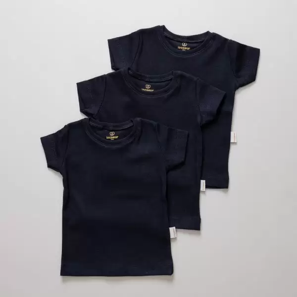 Kit 3 Camisetas para Bebê - T-Shirt Unissex enxoval para bebe lista de enxoval maternidade dicas de maternidade mamae de primeira viagem recem nasciso puerperio amamentacao duvidas sobre maternidade gravidez parto cesaria parto natural dicas para o sono do bebe dicas de amamentacao primeiros passos do bebe macacão infantil, macacão bebe, malha 100% algodão, verão, baby, site confiável, primavera verão, peças infantis, moda infantil, roupa de criança, conjunto body manga curta infantil, unissex, le coeur, minimalista, Roupas de bebê, Roupas infantis, Moda bebê, Roupas para recém-nascido, loja de bebê online, Conjuntos de bebê, Roupa de bebê a preço acessível, Roupas de bebê em promoção, Roupas de bebê para o verão, Conjuntos de roupas de bebê, Roupas de bebê meia estação, Roupa que cresce junto com o bebê, calça para bebê, Macacão para bebê Camiseta bebê, Roupas de bebê Fáceis de trocar, Body bebê, Calça bebê, macacão com pezinho, Saída de maternidade, Roupa de bebê para sair da maternidade, Roupa para neném, Peças para neném maternidade sapatinho de bebe mantinha de bebe roupa de bebe menino roupa de bebe menina touca para bebe gorro para bebe pecas para aquecer o bebe inverno roupas de inverno para bebe Kit maternidade enxoval bebe completo kit bodyv e calça bebe kit saida de maternidade kit roupas de recem nascido calça bebe suedine algodao roupa de bebe confortavel enxoval bebe roupas infantis roupas para bebes preço calça bebe roupas personalizadas roupas de maternidade roupa de bebe confortaveis calça de bebe unissex mala de bebe saida de maternidade saida maternidade cha revelacao temas para cha revelaçao temas de aniversario de bebe enxoval para bebe enxoval completo bebe prematuro bebe recem nascido dicas de amamentaçao exames na gravidez o que evitar na gravidezenxoval para bebe lista de enxoval maternidade dicas de maternidade mamae de primeira viagem recem nasciso puerperio amamentacao duvidas sobre maternidade gravidez parto cesaria parto natural dicas para o sono do bebe dicas de amamentacao primeiros passos do bebe macacão infantil, macacão bebe, malha 100% algodão, verão, baby, site confiável, primavera verão, peças infantis, moda infantil, roupa de criança, conjunto body manga curta infantil, unissex, le coeur, minimalista, Roupas de bebê, Roupas infantis, Moda bebê, Roupas para recém-nascido, loja de bebê online, Conjuntos de bebê, Roupa de bebê a preço acessível, Roupas de bebê em promoção, Roupas de bebê para o verão, Conjuntos de roupas de bebê, Roupas de bebê meia estação, Roupa que cresce junto com o bebê, calça para bebê, Macacão para bebê Camiseta bebê, Roupas de bebê Fáceis de trocar, Body bebê, Calça bebê, macacão com pezinho, Saída de maternidade, Roupa de bebê para sair da maternidade, Roupa para neném, Peças para neném maternidade sapatinho de bebe mantinha de bebe roupa de bebe menino roupa de bebe menina touca para bebe gorro para bebe pecas para aquecer o bebe inverno roupas de inverno para bebe Kit maternidade enxoval bebe completo kit bodyv e calça bebe kit saida de maternidade kit roupas de recem nascido calça bebe suedine algodao roupa de bebe confortavel enxoval bebe roupas infantis roupas para bebes preço calça bebe roupas personalizadas roupas de maternidade roupa de bebe confortaveis calça de bebe unissex mala de bebe saida de maternidade saida maternidade cha revelacao temas para cha revelaçao temas de aniversario de bebe enxoval para bebe enxoval completo bebe prematuro bebe recem nascido dicas de amamentaçao exames na gravidez o que evitar na gravidez