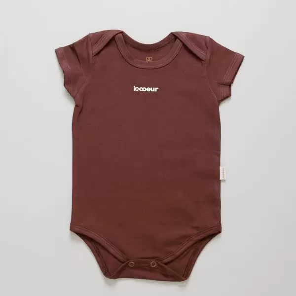 Body Bebê Manga Curta Cotton enxoval para bebê, lista de enxoval maternidade, dicas de maternidade, mamãe de primeira viagem, recém-nascido, puerpério, amamentação, dúvidas sobre maternidade, gravidez, parto, cesárea, parto natural, dicas para o sono do bebê, primeiros passos do bebê, macacão infantil, macacão bebê, malha 100% algodão, verão, primavera verão, baby, site confiável, peças infantis, moda infantil, roupa de criança, conjunto body manga curta infantil, unissex, Le Coeur, minimalista, roupas de bebê, roupas infantis, moda bebê, roupas para recém-nascido, loja de bebê online, conjuntos de bebê, roupa de bebê a preço acessível, roupas de bebê em promoção, roupas de bebê para o verão, conjuntos de roupas de bebê, roupas de bebê meia estação, roupa que cresce junto com o bebê, calça para bebê, macacão para bebê, camiseta bebê, roupas de bebê fáceis de trocar, body bebê, calça bebê, macacão com pezinho, saída de maternidade, roupa de bebê para sair da maternidade, roupa para neném, peças para neném maternidade, sapatinho de bebê, mantinha de bebê, roupa de bebê menino, roupa de bebê menina, touca para bebê, gorro para bebê, peças para aquecer o bebê, inverno, roupas de inverno para bebê, kit maternidade, enxoval bebê completo, kit body e calça bebê, kit saída de maternidade, kit roupas de recém-nascido, calça bebê suedine algodão, roupa de bebê confortável, enxoval bebê, roupas infantis, roupas para bebês preço, calça bebê, roupas personalizadas, roupas de maternidade, roupas de bebê confortáveis, calça de bebê unissex, ideias para mesversário, dicas de amamentação, quarto de bebê, decoração para quarto de bebê, malha leve e respirável, feito em algodão, confortável, maciez, moderna e estilosa, peças meia estação, enxoval completo para bebê, o que levar na mala da maternidade, lista enxoval maternidade atualizada, enxoval prático para recém-nascido, itens essenciais do enxoval, enxoval para mamãe e bebê, bolsa maternidade organizada, maternidade real, maternidade leve, maternidade na prática, dicas para mamães de primeira viagem, cuidados com o bebê recém-nascido, o que comprar antes do nascimento, roupinhas para maternidade, enxoval minimalista, enxoval sustentável para bebê, roupas fresquinhas para bebê, moda bebê verão, roupa leve para dias quentes, conjuntinho de verão bebê, roupas de bebê respiráveis, tecidos leves para o calor, roupas de bebê para meia-estação, looks de verão para bebê, conforto térmico para o bebê, roupa de bebê para clima quente, kit verão bebê, looks básicos de verão, roupas de bebê para passear, roupas de bebê para o dia a dia, roupas de bebê 100% algodão, algodão macio para bebê, roupas de bebê hipoalergênicas, tecidos naturais para bebê, roupas sem poliéster, malha respirável para bebê, roupas seguras para a pele do bebê, conforto e maciez para o bebê, roupas que não irritam a pele, roupas duráveis e confortáveis, roupas que acompanham o crescimento, qualidade premium infantil, roupas com toque suave, body de algodão para bebê, body manga curta bebê verão, calça bebê algodão, macacão leve para recém-nascido, conjunto bebê minimalista, roupas básicas para bebê, roupas neutras unissex, roupinhas para bebê menino e menina, kit body e calça bebê, kit roupas para recém-nascido, saída maternidade algodão, roupas práticas para trocar, roupas para o enxoval do bebê, roupas para dormir o bebê, pijaminha bebê, roupa para o bebê dormir confortável, amor em cada detalhe, feito com carinho para o bebê, cada fase com conforto, roupas para momentos especiais, estilo minimalista infantil, conforto que abraça, roupas que acompanham o crescimento, moda infantil afetiva, roupas pensadas para o dia a dia da mamãe.