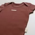 enxoval para bebê, lista de enxoval maternidade, dicas de maternidade, mamãe de primeira viagem, recém-nascido, puerpério, amamentação, dúvidas sobre maternidade, gravidez, parto, cesárea, parto natural, dicas para o sono do bebê, primeiros passos do bebê, macacão infantil, macacão bebê, malha 100% algodão, verão, primavera verão, baby, site confiável, peças infantis, moda infantil, roupa de criança, conjunto body manga curta infantil, unissex, Le Coeur, minimalista, roupas de bebê, roupas infantis, moda bebê, roupas para recém-nascido, loja de bebê online, conjuntos de bebê, roupa de bebê a preço acessível, roupas de bebê em promoção, roupas de bebê para o verão, conjuntos de roupas de bebê, roupas de bebê meia estação, roupa que cresce junto com o bebê, calça para bebê, macacão para bebê, camiseta bebê, roupas de bebê fáceis de trocar, body bebê, calça bebê, macacão com pezinho, saída de maternidade, roupa de bebê para sair da maternidade, roupa para neném, peças para neném maternidade, sapatinho de bebê, mantinha de bebê, roupa de bebê menino, roupa de bebê menina, touca para bebê, gorro para bebê, peças para aquecer o bebê, inverno, roupas de inverno para bebê, kit maternidade, enxoval bebê completo, kit body e calça bebê, kit saída de maternidade, kit roupas de recém-nascido, calça bebê suedine algodão, roupa de bebê confortável, enxoval bebê, roupas infantis, roupas para bebês preço, calça bebê, roupas personalizadas, roupas de maternidade, roupas de bebê confortáveis, calça de bebê unissex, ideias para mesversário, dicas de amamentação, quarto de bebê, decoração para quarto de bebê, malha leve e respirável, feito em algodão, confortável, maciez, moderna e estilosa, peças meia estação, enxoval completo para bebê, o que levar na mala da maternidade, lista enxoval maternidade atualizada, enxoval prático para recém-nascido, itens essenciais do enxoval, enxoval para mamãe e bebê, bolsa maternidade organizada, maternidade real, maternidade leve, maternidade na prática, dicas para mamães de primeira viagem, cuidados com o bebê recém-nascido, o que comprar antes do nascimento, roupinhas para maternidade, enxoval minimalista, enxoval sustentável para bebê, roupas fresquinhas para bebê, moda bebê verão, roupa leve para dias quentes, conjuntinho de verão bebê, roupas de bebê respiráveis, tecidos leves para o calor, roupas de bebê para meia-estação, looks de verão para bebê, conforto térmico para o bebê, roupa de bebê para clima quente, kit verão bebê, looks básicos de verão, roupas de bebê para passear, roupas de bebê para o dia a dia, roupas de bebê 100% algodão, algodão macio para bebê, roupas de bebê hipoalergênicas, tecidos naturais para bebê, roupas sem poliéster, malha respirável para bebê, roupas seguras para a pele do bebê, conforto e maciez para o bebê, roupas que não irritam a pele, roupas duráveis e confortáveis, roupas que acompanham o crescimento, qualidade premium infantil, roupas com toque suave, body de algodão para bebê, body manga curta bebê verão, calça bebê algodão, macacão leve para recém-nascido, conjunto bebê minimalista, roupas básicas para bebê, roupas neutras unissex, roupinhas para bebê menino e menina, kit body e calça bebê, kit roupas para recém-nascido, saída maternidade algodão, roupas práticas para trocar, roupas para o enxoval do bebê, roupas para dormir o bebê, pijaminha bebê, roupa para o bebê dormir confortável, amor em cada detalhe, feito com carinho para o bebê, cada fase com conforto, roupas para momentos especiais, estilo minimalista infantil, conforto que abraça, roupas que acompanham o crescimento, moda infantil afetiva, roupas pensadas para o dia a dia da mamãe.