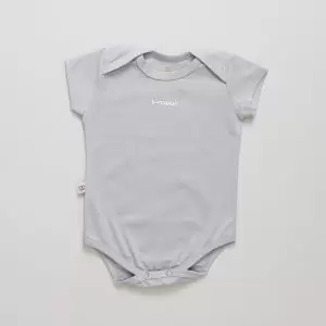 enxoval para bebê, lista de enxoval maternidade, dicas de maternidade, mamãe de primeira viagem, recém-nascido, puerpério, amamentação, dúvidas sobre maternidade, gravidez, parto, cesárea, parto natural, dicas para o sono do bebê, primeiros passos do bebê, macacão infantil, macacão bebê, malha 100% algodão, verão, primavera verão, baby, site confiável, peças infantis, moda infantil, roupa de criança, conjunto body manga curta infantil, unissex, Le Coeur, minimalista, roupas de bebê, roupas infantis, moda bebê, roupas para recém-nascido, loja de bebê online, conjuntos de bebê, roupa de bebê a preço acessível, roupas de bebê em promoção, roupas de bebê para o verão, conjuntos de roupas de bebê, roupas de bebê meia estação, roupa que cresce junto com o bebê, calça para bebê, macacão para bebê, camiseta bebê, roupas de bebê fáceis de trocar, body bebê, calça bebê, macacão com pezinho, saída de maternidade, roupa de bebê para sair da maternidade, roupa para neném, peças para neném maternidade, sapatinho de bebê, mantinha de bebê, roupa de bebê menino, roupa de bebê menina, touca para bebê, gorro para bebê, peças para aquecer o bebê, inverno, roupas de inverno para bebê, kit maternidade, enxoval bebê completo, kit body e calça bebê, kit saída de maternidade, kit roupas de recém-nascido, calça bebê suedine algodão, roupa de bebê confortável, enxoval bebê, roupas infantis, roupas para bebês preço, calça bebê, roupas personalizadas, roupas de maternidade, roupas de bebê confortáveis, calça de bebê unissex, ideias para mesversário, dicas de amamentação, quarto de bebê, decoração para quarto de bebê, malha leve e respirável, feito em algodão, confortável, maciez, moderna e estilosa, peças meia estação, enxoval completo para bebê, o que levar na mala da maternidade, lista enxoval maternidade atualizada, enxoval prático para recém-nascido, itens essenciais do enxoval, enxoval para mamãe e bebê, bolsa maternidade organizada, maternidade real, maternidade leve, maternidade na prática, dicas para mamães de primeira viagem, cuidados com o bebê recém-nascido, o que comprar antes do nascimento, roupinhas para maternidade, enxoval minimalista, enxoval sustentável para bebê, roupas fresquinhas para bebê, moda bebê verão, roupa leve para dias quentes, conjuntinho de verão bebê, roupas de bebê respiráveis, tecidos leves para o calor, roupas de bebê para meia-estação, looks de verão para bebê, conforto térmico para o bebê, roupa de bebê para clima quente, kit verão bebê, looks básicos de verão, roupas de bebê para passear, roupas de bebê para o dia a dia, roupas de bebê 100% algodão, algodão macio para bebê, roupas de bebê hipoalergênicas, tecidos naturais para bebê, roupas sem poliéster, malha respirável para bebê, roupas seguras para a pele do bebê, conforto e maciez para o bebê, roupas que não irritam a pele, roupas duráveis e confortáveis, roupas que acompanham o crescimento, qualidade premium infantil, roupas com toque suave, body de algodão para bebê, body manga curta bebê verão, calça bebê algodão, macacão leve para recém-nascido, conjunto bebê minimalista, roupas básicas para bebê, roupas neutras unissex, roupinhas para bebê menino e menina, kit body e calça bebê, kit roupas para recém-nascido, saída maternidade algodão, roupas práticas para trocar, roupas para o enxoval do bebê, roupas para dormir o bebê, pijaminha bebê, roupa para o bebê dormir confortável, amor em cada detalhe, feito com carinho para o bebê, cada fase com conforto, roupas para momentos especiais, estilo minimalista infantil, conforto que abraça, roupas que acompanham o crescimento, moda infantil afetiva, roupas pensadas para o dia a dia da mamãe.