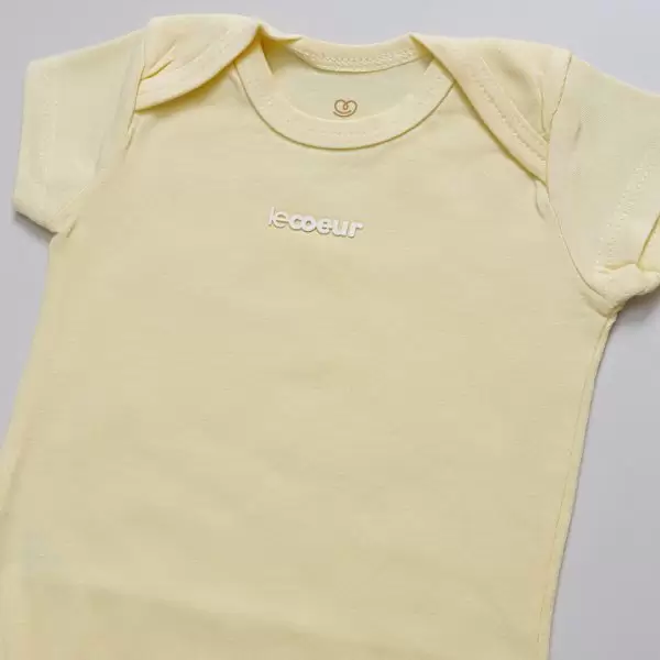 enxoval para bebê, lista de enxoval maternidade, dicas de maternidade, mamãe de primeira viagem, recém-nascido, puerpério, amamentação, dúvidas sobre maternidade, gravidez, parto, cesárea, parto natural, dicas para o sono do bebê, primeiros passos do bebê, macacão infantil, macacão bebê, malha 100% algodão, verão, primavera verão, baby, site confiável, peças infantis, moda infantil, roupa de criança, conjunto body manga curta infantil, unissex, Le Coeur, minimalista, roupas de bebê, roupas infantis, moda bebê, roupas para recém-nascido, loja de bebê online, conjuntos de bebê, roupa de bebê a preço acessível, roupas de bebê em promoção, roupas de bebê para o verão, conjuntos de roupas de bebê, roupas de bebê meia estação, roupa que cresce junto com o bebê, calça para bebê, macacão para bebê, camiseta bebê, roupas de bebê fáceis de trocar, body bebê, calça bebê, macacão com pezinho, saída de maternidade, roupa de bebê para sair da maternidade, roupa para neném, peças para neném maternidade, sapatinho de bebê, mantinha de bebê, roupa de bebê menino, roupa de bebê menina, touca para bebê, gorro para bebê, peças para aquecer o bebê, inverno, roupas de inverno para bebê, kit maternidade, enxoval bebê completo, kit body e calça bebê, kit saída de maternidade, kit roupas de recém-nascido, calça bebê suedine algodão, roupa de bebê confortável, enxoval bebê, roupas infantis, roupas para bebês preço, calça bebê, roupas personalizadas, roupas de maternidade, roupas de bebê confortáveis, calça de bebê unissex, ideias para mesversário, dicas de amamentação, quarto de bebê, decoração para quarto de bebê, malha leve e respirável, feito em algodão, confortável, maciez, moderna e estilosa, peças meia estação, enxoval completo para bebê, o que levar na mala da maternidade, lista enxoval maternidade atualizada, enxoval prático para recém-nascido, itens essenciais do enxoval, enxoval para mamãe e bebê, bolsa maternidade organizada, maternidade real, maternidade leve, maternidade na prática, dicas para mamães de primeira viagem, cuidados com o bebê recém-nascido, o que comprar antes do nascimento, roupinhas para maternidade, enxoval minimalista, enxoval sustentável para bebê, roupas fresquinhas para bebê, moda bebê verão, roupa leve para dias quentes, conjuntinho de verão bebê, roupas de bebê respiráveis, tecidos leves para o calor, roupas de bebê para meia-estação, looks de verão para bebê, conforto térmico para o bebê, roupa de bebê para clima quente, kit verão bebê, looks básicos de verão, roupas de bebê para passear, roupas de bebê para o dia a dia, roupas de bebê 100% algodão, algodão macio para bebê, roupas de bebê hipoalergênicas, tecidos naturais para bebê, roupas sem poliéster, malha respirável para bebê, roupas seguras para a pele do bebê, conforto e maciez para o bebê, roupas que não irritam a pele, roupas duráveis e confortáveis, roupas que acompanham o crescimento, qualidade premium infantil, roupas com toque suave, body de algodão para bebê, body manga curta bebê verão, calça bebê algodão, macacão leve para recém-nascido, conjunto bebê minimalista, roupas básicas para bebê, roupas neutras unissex, roupinhas para bebê menino e menina, kit body e calça bebê, kit roupas para recém-nascido, saída maternidade algodão, roupas práticas para trocar, roupas para o enxoval do bebê, roupas para dormir o bebê, pijaminha bebê, roupa para o bebê dormir confortável, amor em cada detalhe, feito com carinho para o bebê, cada fase com conforto, roupas para momentos especiais, estilo minimalista infantil, conforto que abraça, roupas que acompanham o crescimento, moda infantil afetiva, roupas pensadas para o dia a dia da mamãe.