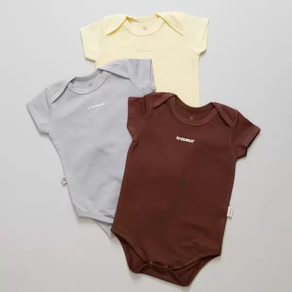 enxoval para bebê, lista de enxoval maternidade, dicas de maternidade, mamãe de primeira viagem, recém-nascido, puerpério, amamentação, dúvidas sobre maternidade, gravidez, parto, cesárea, parto natural, dicas para o sono do bebê, primeiros passos do bebê, macacão infantil, macacão bebê, malha 100% algodão, verão, primavera verão, baby, site confiável, peças infantis, moda infantil, roupa de criança, conjunto body manga curta infantil, unissex, Le Coeur, minimalista, roupas de bebê, roupas infantis, moda bebê, roupas para recém-nascido, loja de bebê online, conjuntos de bebê, roupa de bebê a preço acessível, roupas de bebê em promoção, roupas de bebê para o verão, conjuntos de roupas de bebê, roupas de bebê meia estação, roupa que cresce junto com o bebê, calça para bebê, macacão para bebê, camiseta bebê, roupas de bebê fáceis de trocar, body bebê, calça bebê, macacão com pezinho, saída de maternidade, roupa de bebê para sair da maternidade, roupa para neném, peças para neném maternidade, sapatinho de bebê, mantinha de bebê, roupa de bebê menino, roupa de bebê menina, touca para bebê, gorro para bebê, peças para aquecer o bebê, inverno, roupas de inverno para bebê, kit maternidade, enxoval bebê completo, kit body e calça bebê, kit saída de maternidade, kit roupas de recém-nascido, calça bebê suedine algodão, roupa de bebê confortável, enxoval bebê, roupas infantis, roupas para bebês preço, calça bebê, roupas personalizadas, roupas de maternidade, roupas de bebê confortáveis, calça de bebê unissex, ideias para mesversário, dicas de amamentação, quarto de bebê, decoração para quarto de bebê, malha leve e respirável, feito em algodão, confortável, maciez, moderna e estilosa, peças meia estação, enxoval completo para bebê, o que levar na mala da maternidade, lista enxoval maternidade atualizada, enxoval prático para recém-nascido, itens essenciais do enxoval, enxoval para mamãe e bebê, bolsa maternidade organizada, maternidade real, maternidade leve, maternidade na prática, dicas para mamães de primeira viagem, cuidados com o bebê recém-nascido, o que comprar antes do nascimento, roupinhas para maternidade, enxoval minimalista, enxoval sustentável para bebê, roupas fresquinhas para bebê, moda bebê verão, roupa leve para dias quentes, conjuntinho de verão bebê, roupas de bebê respiráveis, tecidos leves para o calor, roupas de bebê para meia-estação, looks de verão para bebê, conforto térmico para o bebê, roupa de bebê para clima quente, kit verão bebê, looks básicos de verão, roupas de bebê para passear, roupas de bebê para o dia a dia, roupas de bebê 100% algodão, algodão macio para bebê, roupas de bebê hipoalergênicas, tecidos naturais para bebê, roupas sem poliéster, malha respirável para bebê, roupas seguras para a pele do bebê, conforto e maciez para o bebê, roupas que não irritam a pele, roupas duráveis e confortáveis, roupas que acompanham o crescimento, qualidade premium infantil, roupas com toque suave, body de algodão para bebê, body manga curta bebê verão, calça bebê algodão, macacão leve para recém-nascido, conjunto bebê minimalista, roupas básicas para bebê, roupas neutras unissex, roupinhas para bebê menino e menina, kit body e calça bebê, kit roupas para recém-nascido, saída maternidade algodão, roupas práticas para trocar, roupas para o enxoval do bebê, roupas para dormir o bebê, pijaminha bebê, roupa para o bebê dormir confortável, amor em cada detalhe, feito com carinho para o bebê, cada fase com conforto, roupas para momentos especiais, estilo minimalista infantil, conforto que abraça, roupas que acompanham o crescimento, moda infantil afetiva, roupas pensadas para o dia a dia da mamãe.