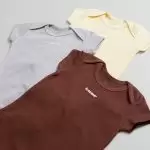 enxoval para bebê, lista de enxoval maternidade, dicas de maternidade, mamãe de primeira viagem, recém-nascido, puerpério, amamentação, dúvidas sobre maternidade, gravidez, parto, cesárea, parto natural, dicas para o sono do bebê, primeiros passos do bebê, macacão infantil, macacão bebê, malha 100% algodão, verão, primavera verão, baby, site confiável, peças infantis, moda infantil, roupa de criança, conjunto body manga curta infantil, unissex, Le Coeur, minimalista, roupas de bebê, roupas infantis, moda bebê, roupas para recém-nascido, loja de bebê online, conjuntos de bebê, roupa de bebê a preço acessível, roupas de bebê em promoção, roupas de bebê para o verão, conjuntos de roupas de bebê, roupas de bebê meia estação, roupa que cresce junto com o bebê, calça para bebê, macacão para bebê, camiseta bebê, roupas de bebê fáceis de trocar, body bebê, calça bebê, macacão com pezinho, saída de maternidade, roupa de bebê para sair da maternidade, roupa para neném, peças para neném maternidade, sapatinho de bebê, mantinha de bebê, roupa de bebê menino, roupa de bebê menina, touca para bebê, gorro para bebê, peças para aquecer o bebê, inverno, roupas de inverno para bebê, kit maternidade, enxoval bebê completo, kit body e calça bebê, kit saída de maternidade, kit roupas de recém-nascido, calça bebê suedine algodão, roupa de bebê confortável, enxoval bebê, roupas infantis, roupas para bebês preço, calça bebê, roupas personalizadas, roupas de maternidade, roupas de bebê confortáveis, calça de bebê unissex, ideias para mesversário, dicas de amamentação, quarto de bebê, decoração para quarto de bebê, malha leve e respirável, feito em algodão, confortável, maciez, moderna e estilosa, peças meia estação, enxoval completo para bebê, o que levar na mala da maternidade, lista enxoval maternidade atualizada, enxoval prático para recém-nascido, itens essenciais do enxoval, enxoval para mamãe e bebê, bolsa maternidade organizada, maternidade real, maternidade leve, maternidade na prática, dicas para mamães de primeira viagem, cuidados com o bebê recém-nascido, o que comprar antes do nascimento, roupinhas para maternidade, enxoval minimalista, enxoval sustentável para bebê, roupas fresquinhas para bebê, moda bebê verão, roupa leve para dias quentes, conjuntinho de verão bebê, roupas de bebê respiráveis, tecidos leves para o calor, roupas de bebê para meia-estação, looks de verão para bebê, conforto térmico para o bebê, roupa de bebê para clima quente, kit verão bebê, looks básicos de verão, roupas de bebê para passear, roupas de bebê para o dia a dia, roupas de bebê 100% algodão, algodão macio para bebê, roupas de bebê hipoalergênicas, tecidos naturais para bebê, roupas sem poliéster, malha respirável para bebê, roupas seguras para a pele do bebê, conforto e maciez para o bebê, roupas que não irritam a pele, roupas duráveis e confortáveis, roupas que acompanham o crescimento, qualidade premium infantil, roupas com toque suave, body de algodão para bebê, body manga curta bebê verão, calça bebê algodão, macacão leve para recém-nascido, conjunto bebê minimalista, roupas básicas para bebê, roupas neutras unissex, roupinhas para bebê menino e menina, kit body e calça bebê, kit roupas para recém-nascido, saída maternidade algodão, roupas práticas para trocar, roupas para o enxoval do bebê, roupas para dormir o bebê, pijaminha bebê, roupa para o bebê dormir confortável, amor em cada detalhe, feito com carinho para o bebê, cada fase com conforto, roupas para momentos especiais, estilo minimalista infantil, conforto que abraça, roupas que acompanham o crescimento, moda infantil afetiva, roupas pensadas para o dia a dia da mamãe.