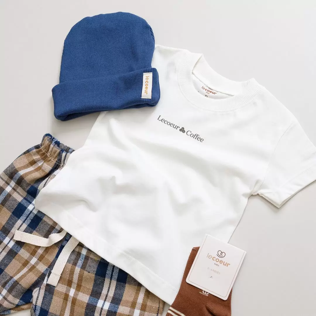 enxoval para bebê, lista de enxoval maternidade, dicas de maternidade, mamãe de primeira viagem, recém-nascido, puerpério, amamentação, dúvidas sobre maternidade, gravidez, parto, cesárea, parto natural, dicas para o sono do bebê, primeiros passos do bebê, macacão infantil, macacão bebê, malha 100% algodão, verão, primavera verão, baby, site confiável, peças infantis, moda infantil, roupa de criança, conjunto body manga curta infantil, unissex, Le Coeur, minimalista, roupas de bebê, roupas infantis, moda bebê, roupas para recém-nascido, loja de bebê online, conjuntos de bebê, roupa de bebê a preço acessível, roupas de bebê em promoção, roupas de bebê para o verão, conjuntos de roupas de bebê, roupas de bebê meia estação, roupa que cresce junto com o bebê, calça para bebê, macacão para bebê, camiseta bebê, roupas de bebê fáceis de trocar, body bebê, calça bebê, macacão com pezinho, saída de maternidade, roupa de bebê para sair da maternidade, roupa para neném, peças para neném maternidade, sapatinho de bebê, mantinha de bebê, roupa de bebê menino, roupa de bebê menina, touca para bebê, gorro para bebê, peças para aquecer o bebê, inverno, roupas de inverno para bebê, kit maternidade, enxoval bebê completo, kit body e calça bebê, kit saída de maternidade, kit roupas de recém-nascido, calça bebê suedine algodão, roupa de bebê confortável, enxoval bebê, roupas infantis, roupas para bebês preço, calça bebê, roupas personalizadas, roupas de maternidade, roupas de bebê confortáveis, calça de bebê unissex, ideias para mesversário, dicas de amamentação, quarto de bebê, decoração para quarto de bebê, malha leve e respirável, feito em algodão, confortável, maciez, moderna e estilosa, peças meia estação, enxoval completo para bebê, o que levar na mala da maternidade, lista enxoval maternidade atualizada, enxoval prático para recém-nascido, itens essenciais do enxoval, enxoval para mamãe e bebê, bolsa maternidade organizada, maternidade real, maternidade leve, maternidade na prática, dicas para mamães de primeira viagem, cuidados com o bebê recém-nascido, o que comprar antes do nascimento, roupinhas para maternidade, enxoval minimalista, enxoval sustentável para bebê, roupas fresquinhas para bebê, moda bebê verão, roupa leve para dias quentes, conjuntinho de verão bebê, roupas de bebê respiráveis, tecidos leves para o calor, roupas de bebê para meia-estação, looks de verão para bebê, conforto térmico para o bebê, roupa de bebê para clima quente, kit verão bebê, looks básicos de verão, roupas de bebê para passear, roupas de bebê para o dia a dia, roupas de bebê 100% algodão, algodão macio para bebê, roupas de bebê hipoalergênicas, tecidos naturais para bebê, roupas sem poliéster, malha respirável para bebê, roupas seguras para a pele do bebê, conforto e maciez para o bebê, roupas que não irritam a pele, roupas duráveis e confortáveis, roupas que acompanham o crescimento, qualidade premium infantil, roupas com toque suave, body de algodão para bebê, body manga curta bebê verão, calça bebê algodão, macacão leve para recém-nascido, conjunto bebê minimalista, roupas básicas para bebê, roupas neutras unissex, roupinhas para bebê menino e menina, kit body e calça bebê, kit roupas para recém-nascido, saída maternidade algodão, roupas práticas para trocar, roupas para o enxoval do bebê, roupas para dormir o bebê, pijaminha bebê, roupa para o bebê dormir confortável, amor em cada detalhe, feito com carinho para o bebê, cada fase com conforto, roupas para momentos especiais, estilo minimalista infantil, conforto que abraça, roupas que acompanham o crescimento, moda infantil afetiva, roupas pensadas para o dia a dia da mamãe.