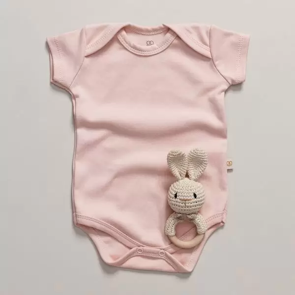 enxoval para bebê, lista de enxoval maternidade, dicas de maternidade, mamãe de primeira viagem, recém-nascido, puerpério, amamentação, dúvidas sobre maternidade, gravidez, parto, cesárea, parto natural, dicas para o sono do bebê, primeiros passos do bebê, macacão infantil, macacão bebê, malha 100% algodão, verão, primavera verão, baby, site confiável, peças infantis, moda infantil, roupa de criança, conjunto body manga curta infantil, unissex, Le Coeur, minimalista, roupas de bebê, roupas infantis, moda bebê, roupas para recém-nascido, loja de bebê online, conjuntos de bebê, roupa de bebê a preço acessível, roupas de bebê em promoção, roupas de bebê para o verão, conjuntos de roupas de bebê, roupas de bebê meia estação, roupa que cresce junto com o bebê, calça para bebê, macacão para bebê, camiseta bebê, roupas de bebê fáceis de trocar, body bebê, calça bebê, macacão com pezinho, saída de maternidade, roupa de bebê para sair da maternidade, roupa para neném, peças para neném maternidade, sapatinho de bebê, mantinha de bebê, roupa de bebê menino, roupa de bebê menina, touca para bebê, gorro para bebê, peças para aquecer o bebê, inverno, roupas de inverno para bebê, kit maternidade, enxoval bebê completo, kit body e calça bebê, kit saída de maternidade, kit roupas de recém-nascido, calça bebê suedine algodão, roupa de bebê confortável, enxoval bebê, roupas infantis, roupas para bebês preço, calça bebê, roupas personalizadas, roupas de maternidade, roupas de bebê confortáveis, calça de bebê unissex, ideias para mesversário, dicas de amamentação, quarto de bebê, decoração para quarto de bebê, malha leve e respirável, feito em algodão, confortável, maciez, moderna e estilosa, peças meia estação, enxoval completo para bebê, o que levar na mala da maternidade, lista enxoval maternidade atualizada, enxoval prático para recém-nascido, itens essenciais do enxoval, enxoval para mamãe e bebê, bolsa maternidade organizada, maternidade real, maternidade leve, maternidade na prática, dicas para mamães de primeira viagem, cuidados com o bebê recém-nascido, o que comprar antes do nascimento, roupinhas para maternidade, enxoval minimalista, enxoval sustentável para bebê, roupas fresquinhas para bebê, moda bebê verão, roupa leve para dias quentes, conjuntinho de verão bebê, roupas de bebê respiráveis, tecidos leves para o calor, roupas de bebê para meia-estação, looks de verão para bebê, conforto térmico para o bebê, roupa de bebê para clima quente, kit verão bebê, looks básicos de verão, roupas de bebê para passear, roupas de bebê para o dia a dia, roupas de bebê 100% algodão, algodão macio para bebê, roupas de bebê hipoalergênicas, tecidos naturais para bebê, roupas sem poliéster, malha respirável para bebê, roupas seguras para a pele do bebê, conforto e maciez para o bebê, roupas que não irritam a pele, roupas duráveis e confortáveis, roupas que acompanham o crescimento, qualidade premium infantil, roupas com toque suave, body de algodão para bebê, body manga curta bebê verão, calça bebê algodão, macacão leve para recém-nascido, conjunto bebê minimalista, roupas básicas para bebê, roupas neutras unissex, roupinhas para bebê menino e menina, kit body e calça bebê, kit roupas para recém-nascido, saída maternidade algodão, roupas práticas para trocar, roupas para o enxoval do bebê, roupas para dormir o bebê, pijaminha bebê, roupa para o bebê dormir confortável, amor em cada detalhe, feito com carinho para o bebê, cada fase com conforto, roupas para momentos especiais, estilo minimalista infantil, conforto que abraça, roupas que acompanham o crescimento, moda infantil afetiva, roupas pensadas para o dia a dia da mamãe.