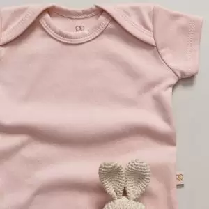 enxoval para bebê, lista de enxoval maternidade, dicas de maternidade, mamãe de primeira viagem, recém-nascido, puerpério, amamentação, dúvidas sobre maternidade, gravidez, parto, cesárea, parto natural, dicas para o sono do bebê, primeiros passos do bebê, macacão infantil, macacão bebê, malha 100% algodão, verão, primavera verão, baby, site confiável, peças infantis, moda infantil, roupa de criança, conjunto body manga curta infantil, unissex, Le Coeur, minimalista, roupas de bebê, roupas infantis, moda bebê, roupas para recém-nascido, loja de bebê online, conjuntos de bebê, roupa de bebê a preço acessível, roupas de bebê em promoção, roupas de bebê para o verão, conjuntos de roupas de bebê, roupas de bebê meia estação, roupa que cresce junto com o bebê, calça para bebê, macacão para bebê, camiseta bebê, roupas de bebê fáceis de trocar, body bebê, calça bebê, macacão com pezinho, saída de maternidade, roupa de bebê para sair da maternidade, roupa para neném, peças para neném maternidade, sapatinho de bebê, mantinha de bebê, roupa de bebê menino, roupa de bebê menina, touca para bebê, gorro para bebê, peças para aquecer o bebê, inverno, roupas de inverno para bebê, kit maternidade, enxoval bebê completo, kit body e calça bebê, kit saída de maternidade, kit roupas de recém-nascido, calça bebê suedine algodão, roupa de bebê confortável, enxoval bebê, roupas infantis, roupas para bebês preço, calça bebê, roupas personalizadas, roupas de maternidade, roupas de bebê confortáveis, calça de bebê unissex, ideias para mesversário, dicas de amamentação, quarto de bebê, decoração para quarto de bebê, malha leve e respirável, feito em algodão, confortável, maciez, moderna e estilosa, peças meia estação, enxoval completo para bebê, o que levar na mala da maternidade, lista enxoval maternidade atualizada, enxoval prático para recém-nascido, itens essenciais do enxoval, enxoval para mamãe e bebê, bolsa maternidade organizada, maternidade real, maternidade leve, maternidade na prática, dicas para mamães de primeira viagem, cuidados com o bebê recém-nascido, o que comprar antes do nascimento, roupinhas para maternidade, enxoval minimalista, enxoval sustentável para bebê, roupas fresquinhas para bebê, moda bebê verão, roupa leve para dias quentes, conjuntinho de verão bebê, roupas de bebê respiráveis, tecidos leves para o calor, roupas de bebê para meia-estação, looks de verão para bebê, conforto térmico para o bebê, roupa de bebê para clima quente, kit verão bebê, looks básicos de verão, roupas de bebê para passear, roupas de bebê para o dia a dia, roupas de bebê 100% algodão, algodão macio para bebê, roupas de bebê hipoalergênicas, tecidos naturais para bebê, roupas sem poliéster, malha respirável para bebê, roupas seguras para a pele do bebê, conforto e maciez para o bebê, roupas que não irritam a pele, roupas duráveis e confortáveis, roupas que acompanham o crescimento, qualidade premium infantil, roupas com toque suave, body de algodão para bebê, body manga curta bebê verão, calça bebê algodão, macacão leve para recém-nascido, conjunto bebê minimalista, roupas básicas para bebê, roupas neutras unissex, roupinhas para bebê menino e menina, kit body e calça bebê, kit roupas para recém-nascido, saída maternidade algodão, roupas práticas para trocar, roupas para o enxoval do bebê, roupas para dormir o bebê, pijaminha bebê, roupa para o bebê dormir confortável, amor em cada detalhe, feito com carinho para o bebê, cada fase com conforto, roupas para momentos especiais, estilo minimalista infantil, conforto que abraça, roupas que acompanham o crescimento, moda infantil afetiva, roupas pensadas para o dia a dia da mamãe.