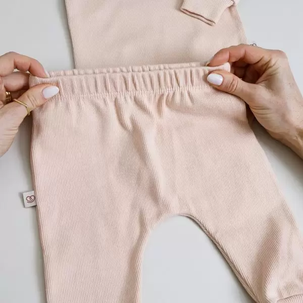 enxoval para bebe lista de enxoval maternidade dicas de maternidade mamae de primeira viagem recem nasciso puerperio amamentacao duvidas sobre maternidade gravidez parto cesaria parto natural dicas para o sono do bebe dicas de amamentacao primeiros passos do bebe macacão infantil, macacão bebe, malha 100% algodão, verão, baby, site confiável, primavera verão, peças infantis, moda infantil, roupa de criança, conjunto body manga curta infantil, unissex, le coeur, minimalista, Roupas de bebê, Roupas infantis, Moda bebê, Roupas para recém-nascido, loja de bebê online, Conjuntos de bebê, Roupa de bebê a preço acessível, Roupas de bebê em promoção, Roupas de bebê para o verão, Conjuntos de roupas de bebê, Roupas de bebê meia estação, Roupa que cresce junto com o bebê, calça para bebê, Macacão para bebê Camiseta bebê, Roupas de bebê Fáceis de trocar, Body bebê, Calça bebê, macacão com pezinho, Saída de maternidade, Roupa de bebê para sair da maternidade, Roupa para neném, Peças para neném maternidade sapatinho de bebe mantinha de bebe roupa de bebe menino roupa de bebe menina touca para bebe gorro para bebe pecas para aquecer o bebe inverno roupas de inverno para bebe o que levar na bolsa da maternidade o que o bebe mais usa nos primeiros dias leite materno amamentação doula dicas de amamentacao como amamentar dor pra amamentar meias para bebe mantas para bebe saida de maternidade sapatinhos de bebe enxoval bebe bolsa de bebe cha revelacao ideia de cha revelacao meia bebe touca bebe manta bebe sapatinho bebe