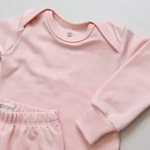 enxoval para bebê, lista de enxoval maternidade, dicas de maternidade, mamãe de primeira viagem, recém-nascido, puerpério, amamentação, dúvidas sobre maternidade, gravidez, parto, cesárea, parto natural, dicas para o sono do bebê, primeiros passos do bebê, macacão infantil, macacão bebê, malha 100% algodão, verão, primavera verão, baby, site confiável, peças infantis, moda infantil, roupa de criança, conjunto body manga curta infantil, unissex, Le Coeur, minimalista, roupas de bebê, roupas infantis, moda bebê, roupas para recém-nascido, loja de bebê online, conjuntos de bebê, roupa de bebê a preço acessível, roupas de bebê em promoção, roupas de bebê para o verão, conjuntos de roupas de bebê, roupas de bebê meia estação, roupa que cresce junto com o bebê, calça para bebê, macacão para bebê, camiseta bebê, roupas de bebê fáceis de trocar, body bebê, calça bebê, macacão com pezinho, saída de maternidade, roupa de bebê para sair da maternidade, roupa para neném, peças para neném maternidade, sapatinho de bebê, mantinha de bebê, roupa de bebê menino, roupa de bebê menina, touca para bebê, gorro para bebê, peças para aquecer o bebê, inverno, roupas de inverno para bebê, kit maternidade, enxoval bebê completo, kit body e calça bebê, kit saída de maternidade, kit roupas de recém-nascido, calça bebê suedine algodão, roupa de bebê confortável, enxoval bebê, roupas infantis, roupas para bebês preço, calça bebê, roupas personalizadas, roupas de maternidade, roupas de bebê confortáveis, calça de bebê unissex, ideias para mesversário, dicas de amamentação, quarto de bebê, decoração para quarto de bebê, malha leve e respirável, feito em algodão, confortável, maciez, moderna e estilosa, peças meia estação, enxoval completo para bebê, o que levar na mala da maternidade, lista enxoval maternidade atualizada, enxoval prático para recém-nascido, itens essenciais do enxoval, enxoval para mamãe e bebê, bolsa maternidade organizada, maternidade real, maternidade leve, maternidade na prática, dicas para mamães de primeira viagem, cuidados com o bebê recém-nascido, o que comprar antes do nascimento, roupinhas para maternidade, enxoval minimalista, enxoval sustentável para bebê, roupas fresquinhas para bebê, moda bebê verão, roupa leve para dias quentes, conjuntinho de verão bebê, roupas de bebê respiráveis, tecidos leves para o calor, roupas de bebê para meia-estação, looks de verão para bebê, conforto térmico para o bebê, roupa de bebê para clima quente, kit verão bebê, looks básicos de verão, roupas de bebê para passear, roupas de bebê para o dia a dia, roupas de bebê 100% algodão, algodão macio para bebê, roupas de bebê hipoalergênicas, tecidos naturais para bebê, roupas sem poliéster, malha respirável para bebê, roupas seguras para a pele do bebê, conforto e maciez para o bebê, roupas que não irritam a pele, roupas duráveis e confortáveis, roupas que acompanham o crescimento, qualidade premium infantil, roupas com toque suave, body de algodão para bebê, body manga curta bebê verão, calça bebê algodão, macacão leve para recém-nascido, conjunto bebê minimalista, roupas básicas para bebê, roupas neutras unissex, roupinhas para bebê menino e menina, kit body e calça bebê, kit roupas para recém-nascido, saída maternidade algodão, roupas práticas para trocar, roupas para o enxoval do bebê, roupas para dormir o bebê, pijaminha bebê, roupa para o bebê dormir confortável, amor em cada detalhe, feito com carinho para o bebê, cada fase com conforto, roupas para momentos especiais, estilo minimalista infantil, conforto que abraça, roupas que acompanham o crescimento, moda infantil afetiva, roupas pensadas para o dia a dia da mamãe.