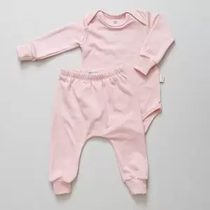 enxoval para bebê, lista de enxoval maternidade, dicas de maternidade, mamãe de primeira viagem, recém-nascido, puerpério, amamentação, dúvidas sobre maternidade, gravidez, parto, cesárea, parto natural, dicas para o sono do bebê, primeiros passos do bebê, macacão infantil, macacão bebê, malha 100% algodão, verão, primavera verão, baby, site confiável, peças infantis, moda infantil, roupa de criança, conjunto body manga curta infantil, unissex, Le Coeur, minimalista, roupas de bebê, roupas infantis, moda bebê, roupas para recém-nascido, loja de bebê online, conjuntos de bebê, roupa de bebê a preço acessível, roupas de bebê em promoção, roupas de bebê para o verão, conjuntos de roupas de bebê, roupas de bebê meia estação, roupa que cresce junto com o bebê, calça para bebê, macacão para bebê, camiseta bebê, roupas de bebê fáceis de trocar, body bebê, calça bebê, macacão com pezinho, saída de maternidade, roupa de bebê para sair da maternidade, roupa para neném, peças para neném maternidade, sapatinho de bebê, mantinha de bebê, roupa de bebê menino, roupa de bebê menina, touca para bebê, gorro para bebê, peças para aquecer o bebê, inverno, roupas de inverno para bebê, kit maternidade, enxoval bebê completo, kit body e calça bebê, kit saída de maternidade, kit roupas de recém-nascido, calça bebê suedine algodão, roupa de bebê confortável, enxoval bebê, roupas infantis, roupas para bebês preço, calça bebê, roupas personalizadas, roupas de maternidade, roupas de bebê confortáveis, calça de bebê unissex, ideias para mesversário, dicas de amamentação, quarto de bebê, decoração para quarto de bebê, malha leve e respirável, feito em algodão, confortável, maciez, moderna e estilosa, peças meia estação, enxoval completo para bebê, o que levar na mala da maternidade, lista enxoval maternidade atualizada, enxoval prático para recém-nascido, itens essenciais do enxoval, enxoval para mamãe e bebê, bolsa maternidade organizada, maternidade real, maternidade leve, maternidade na prática, dicas para mamães de primeira viagem, cuidados com o bebê recém-nascido, o que comprar antes do nascimento, roupinhas para maternidade, enxoval minimalista, enxoval sustentável para bebê, roupas fresquinhas para bebê, moda bebê verão, roupa leve para dias quentes, conjuntinho de verão bebê, roupas de bebê respiráveis, tecidos leves para o calor, roupas de bebê para meia-estação, looks de verão para bebê, conforto térmico para o bebê, roupa de bebê para clima quente, kit verão bebê, looks básicos de verão, roupas de bebê para passear, roupas de bebê para o dia a dia, roupas de bebê 100% algodão, algodão macio para bebê, roupas de bebê hipoalergênicas, tecidos naturais para bebê, roupas sem poliéster, malha respirável para bebê, roupas seguras para a pele do bebê, conforto e maciez para o bebê, roupas que não irritam a pele, roupas duráveis e confortáveis, roupas que acompanham o crescimento, qualidade premium infantil, roupas com toque suave, body de algodão para bebê, body manga curta bebê verão, calça bebê algodão, macacão leve para recém-nascido, conjunto bebê minimalista, roupas básicas para bebê, roupas neutras unissex, roupinhas para bebê menino e menina, kit body e calça bebê, kit roupas para recém-nascido, saída maternidade algodão, roupas práticas para trocar, roupas para o enxoval do bebê, roupas para dormir o bebê, pijaminha bebê, roupa para o bebê dormir confortável, amor em cada detalhe, feito com carinho para o bebê, cada fase com conforto, roupas para momentos especiais, estilo minimalista infantil, conforto que abraça, roupas que acompanham o crescimento, moda infantil afetiva, roupas pensadas para o dia a dia da mamãe.