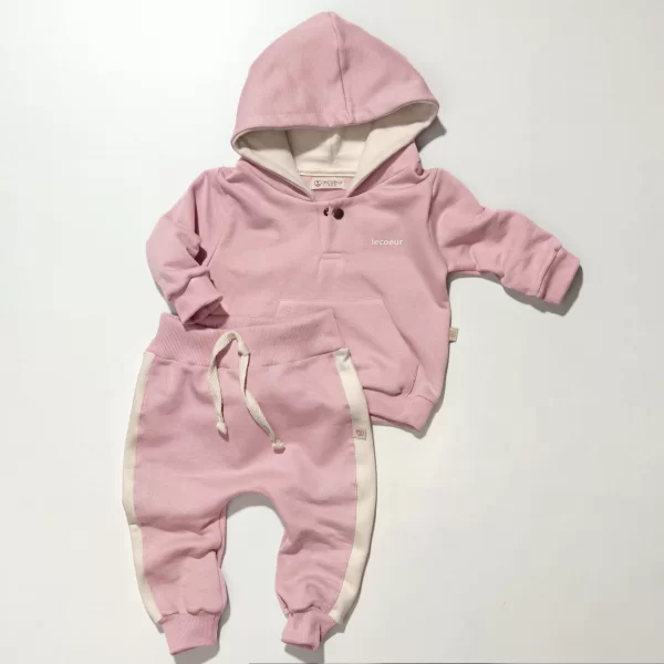 enxoval para bebê, lista de enxoval maternidade, dicas de maternidade, mamãe de primeira viagem, recém-nascido, puerpério, amamentação, dúvidas sobre maternidade, gravidez, parto, cesárea, parto natural, dicas para o sono do bebê, primeiros passos do bebê, macacão infantil, macacão bebê, malha 100% algodão, verão, primavera verão, baby, site confiável, peças infantis, moda infantil, roupa de criança, conjunto body manga curta infantil, unissex, Le Coeur, minimalista, roupas de bebê, roupas infantis, moda bebê, roupas para recém-nascido, loja de bebê online, conjuntos de bebê, roupa de bebê a preço acessível, roupas de bebê em promoção, roupas de bebê para o verão, conjuntos de roupas de bebê, roupas de bebê meia estação, roupa que cresce junto com o bebê, calça para bebê, macacão para bebê, camiseta bebê, roupas de bebê fáceis de trocar, body bebê, calça bebê, macacão com pezinho, saída de maternidade, roupa de bebê para sair da maternidade, roupa para neném, peças para neném maternidade, sapatinho de bebê, mantinha de bebê, roupa de bebê menino, roupa de bebê menina, touca para bebê, gorro para bebê, peças para aquecer o bebê, inverno, roupas de inverno para bebê, kit maternidade, enxoval bebê completo, kit body e calça bebê, kit saída de maternidade, kit roupas de recém-nascido, calça bebê suedine algodão, roupa de bebê confortável, enxoval bebê, roupas infantis, roupas para bebês preço, calça bebê, roupas personalizadas, roupas de maternidade, roupas de bebê confortáveis, calça de bebê unissex, ideias para mesversário, dicas de amamentação, quarto de bebê, decoração para quarto de bebê, malha leve e respirável, feito em algodão, confortável, maciez, moderna e estilosa, peças meia estação, enxoval completo para bebê, o que levar na mala da maternidade, lista enxoval maternidade atualizada, enxoval prático para recém-nascido, itens essenciais do enxoval, enxoval para mamãe e bebê, bolsa maternidade organizada, maternidade real, maternidade leve, maternidade na prática, dicas para mamães de primeira viagem, cuidados com o bebê recém-nascido, o que comprar antes do nascimento, roupinhas para maternidade, enxoval minimalista, enxoval sustentável para bebê, roupas fresquinhas para bebê, moda bebê verão, roupa leve para dias quentes, conjuntinho de verão bebê, roupas de bebê respiráveis, tecidos leves para o calor, roupas de bebê para meia-estação, looks de verão para bebê, conforto térmico para o bebê, roupa de bebê para clima quente, kit verão bebê, looks básicos de verão, roupas de bebê para passear, roupas de bebê para o dia a dia, roupas de bebê 100% algodão, algodão macio para bebê, roupas de bebê hipoalergênicas, tecidos naturais para bebê, roupas sem poliéster, malha respirável para bebê, roupas seguras para a pele do bebê, conforto e maciez para o bebê, roupas que não irritam a pele, roupas duráveis e confortáveis, roupas que acompanham o crescimento, qualidade premium infantil, roupas com toque suave, body de algodão para bebê, body manga curta bebê verão, calça bebê algodão, macacão leve para recém-nascido, conjunto bebê minimalista, roupas básicas para bebê, roupas neutras unissex, roupinhas para bebê menino e menina, kit body e calça bebê, kit roupas para recém-nascido, saída maternidade algodão, roupas práticas para trocar, roupas para o enxoval do bebê, roupas para dormir o bebê, pijaminha bebê, roupa para o bebê dormir confortável, amor em cada detalhe, feito com carinho para o bebê, cada fase com conforto, roupas para momentos especiais, estilo minimalista infantil, conforto que abraça, roupas que acompanham o crescimento, moda infantil afetiva, roupas pensadas para o dia a dia da mamãe.